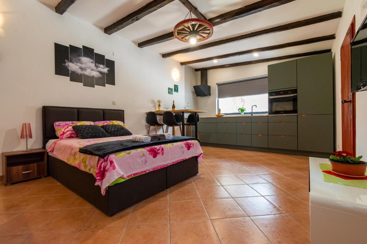 Вилла House 1119 Muntic Экстерьер фото