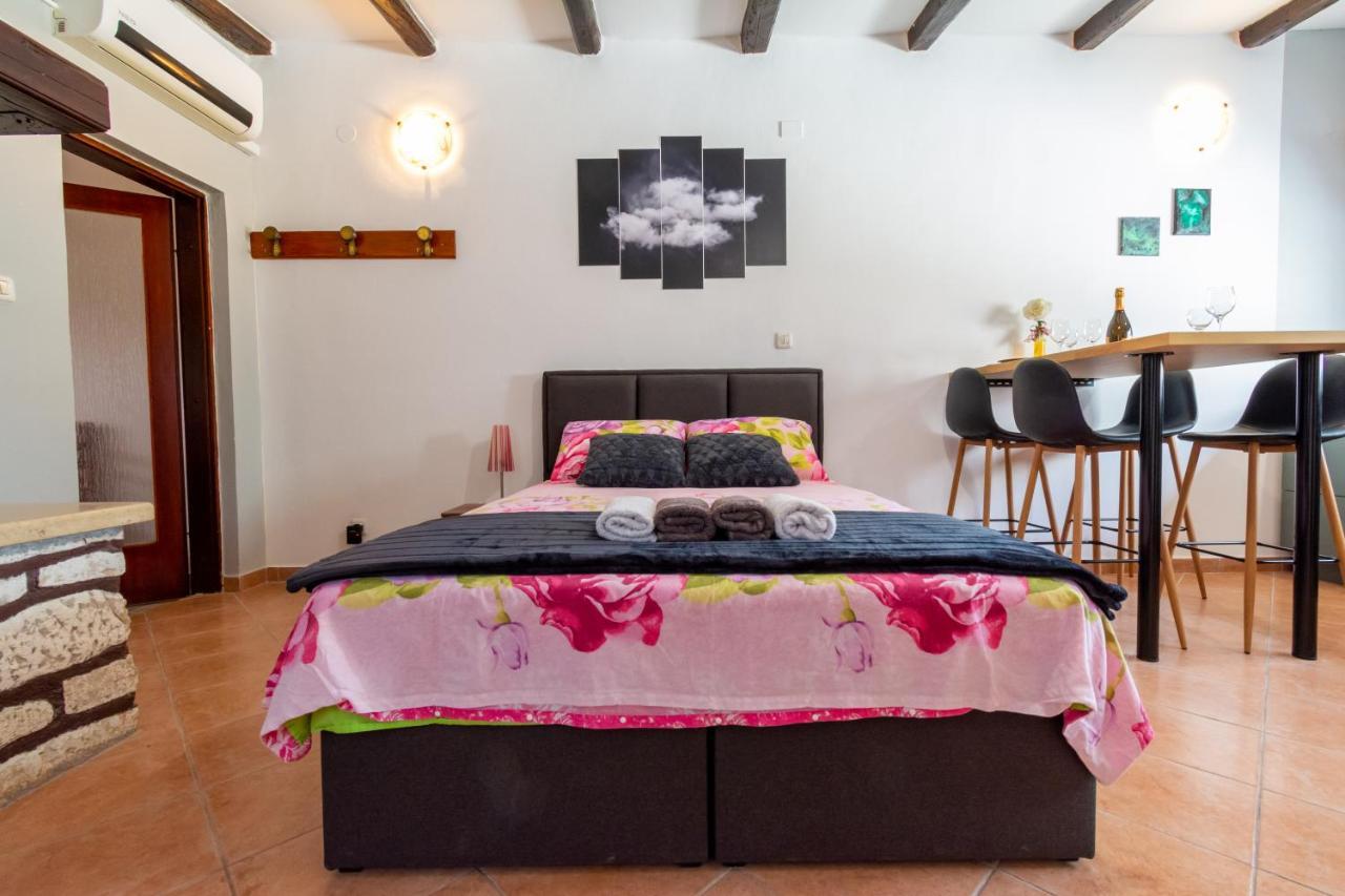 Вилла House 1119 Muntic Экстерьер фото