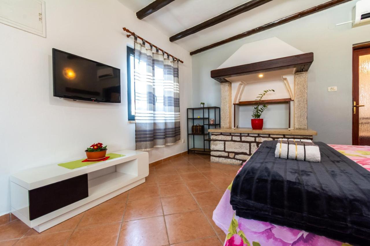 Вилла House 1119 Muntic Экстерьер фото