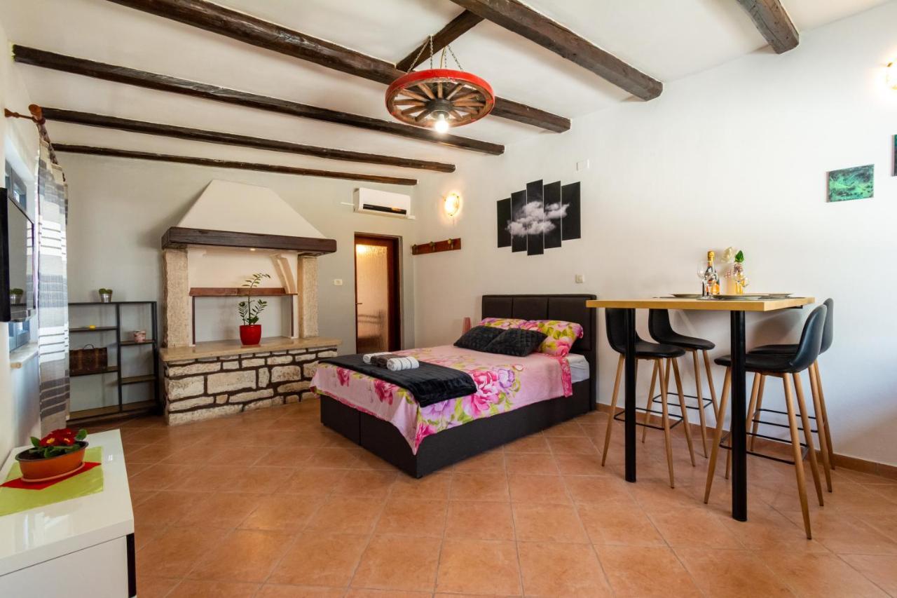 Вилла House 1119 Muntic Экстерьер фото
