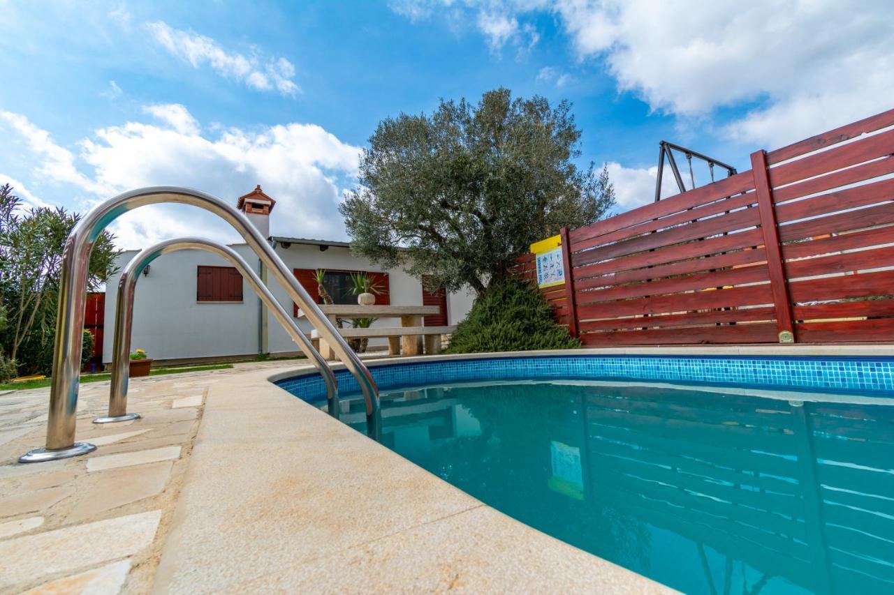 Вилла House 1119 Muntic Экстерьер фото